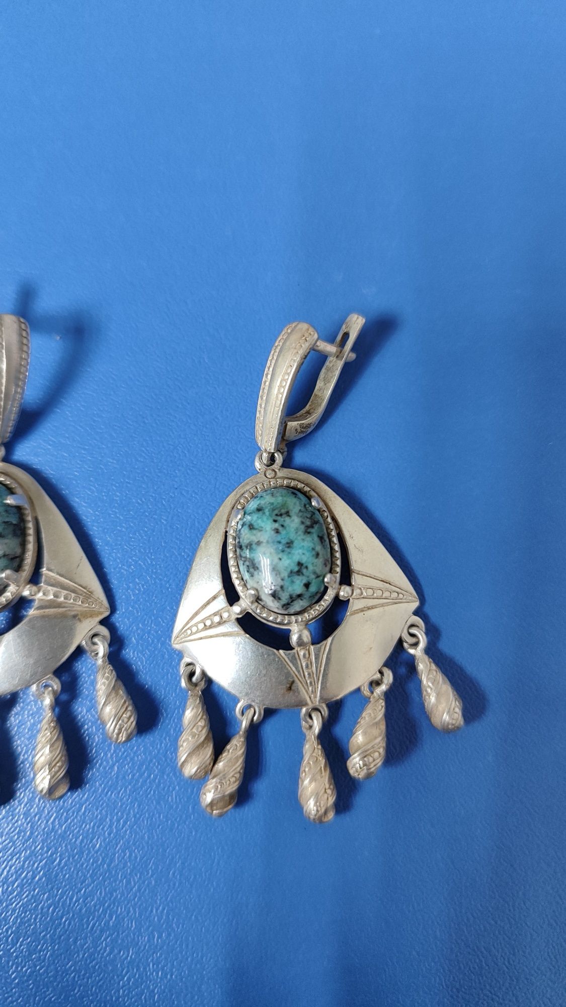 Сережки з камінням