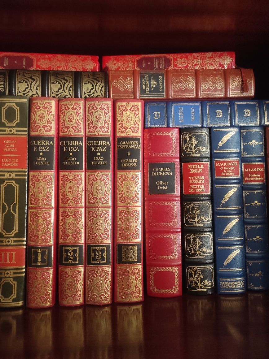 Livros antigos em bom estado