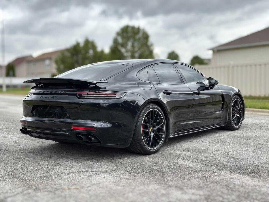 Porsche Panamera GTS      2020