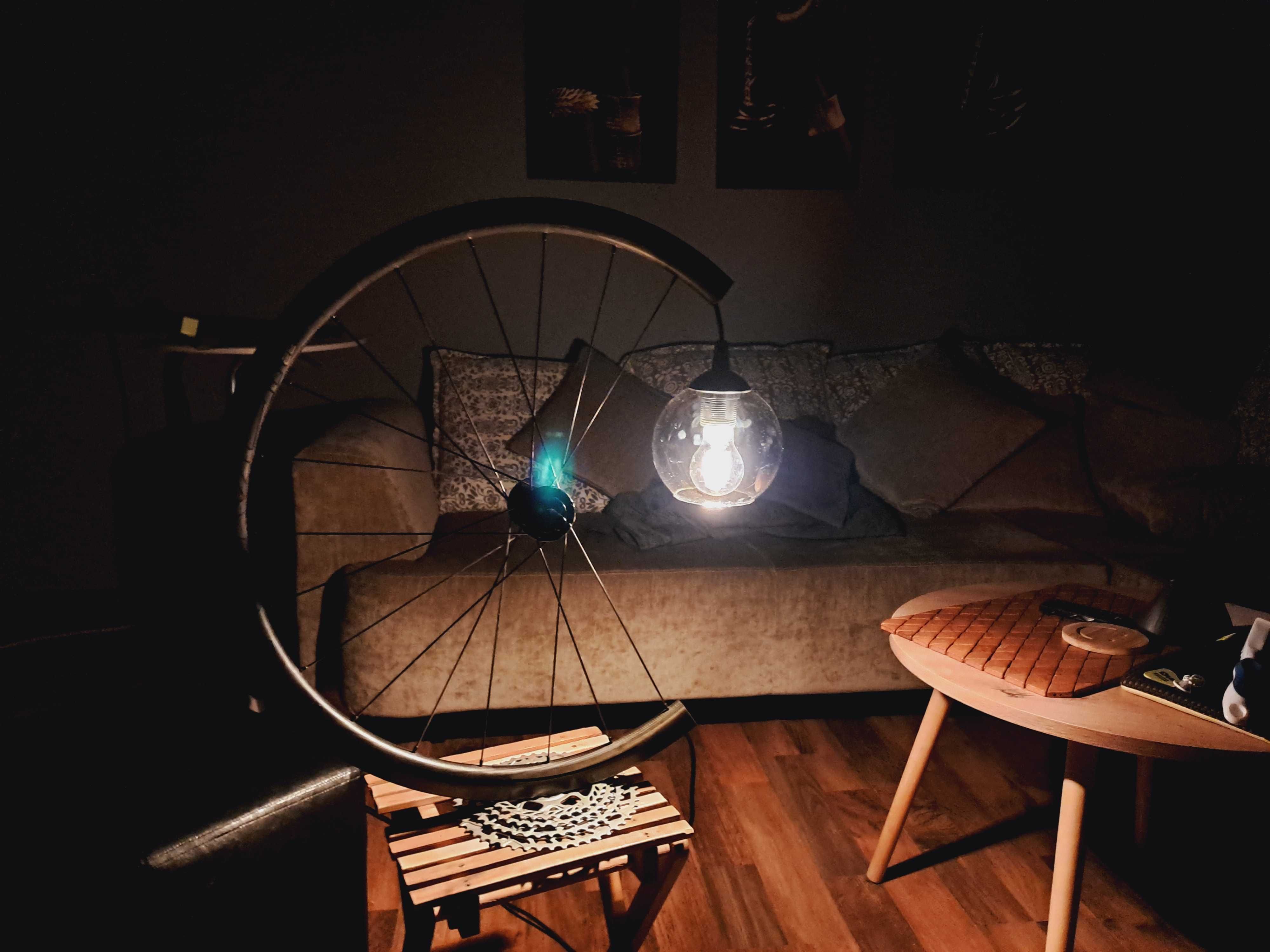 Lampa z koła rowerowego Roval Carbon CPX