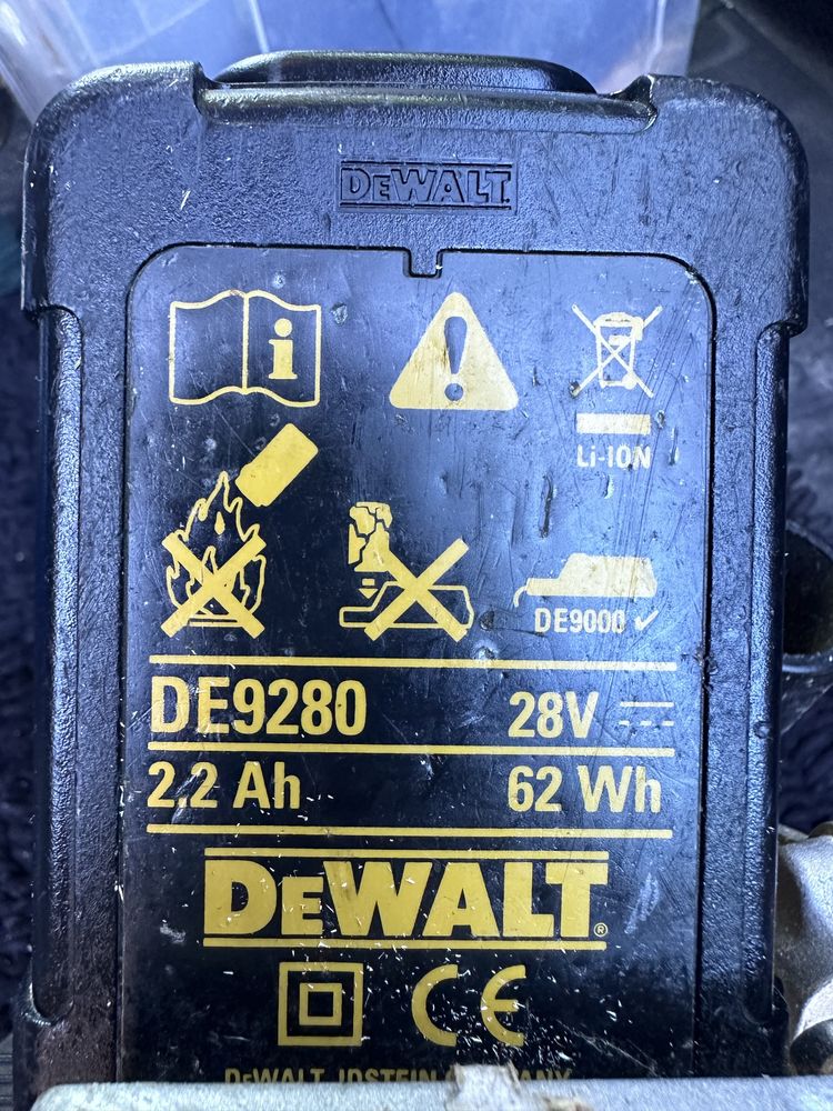 Piła pilarka tarczowa DEWALT DC310 700Watt / bateria 28V  2,2ah