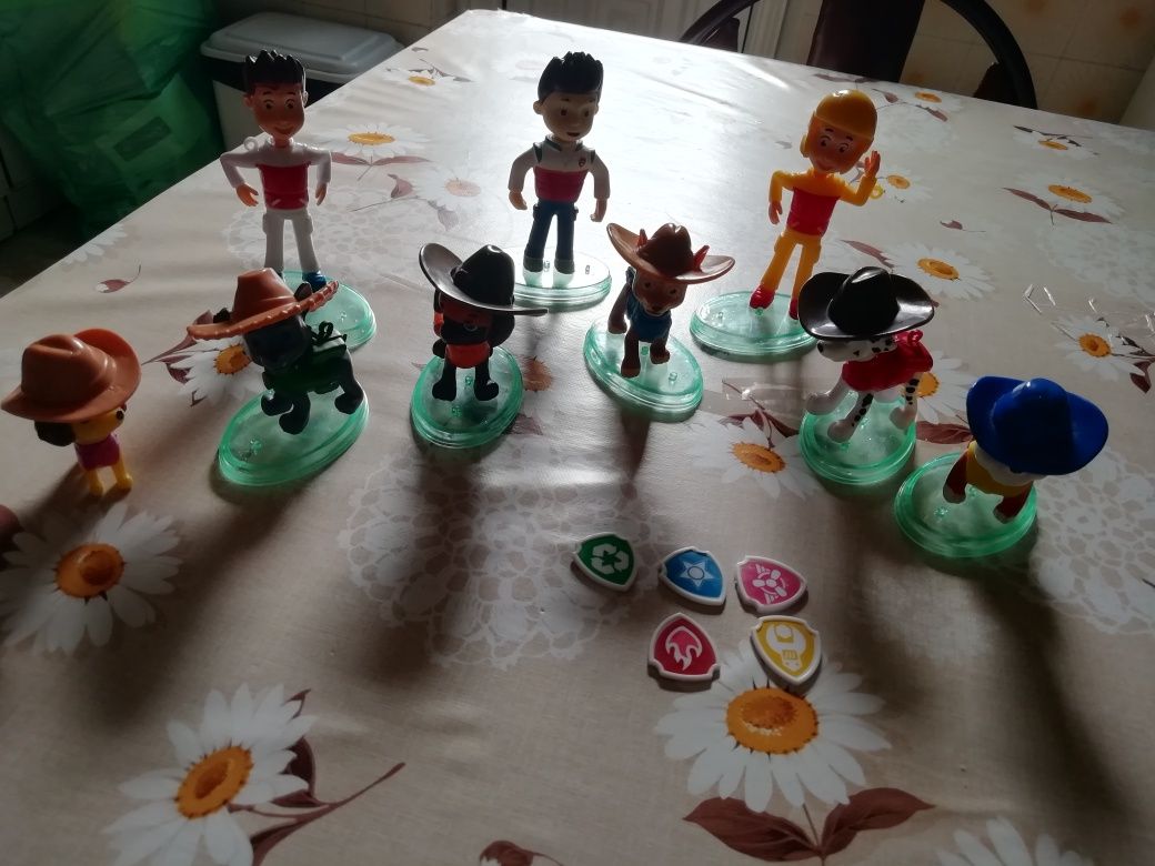 Figuras da patrulha pata