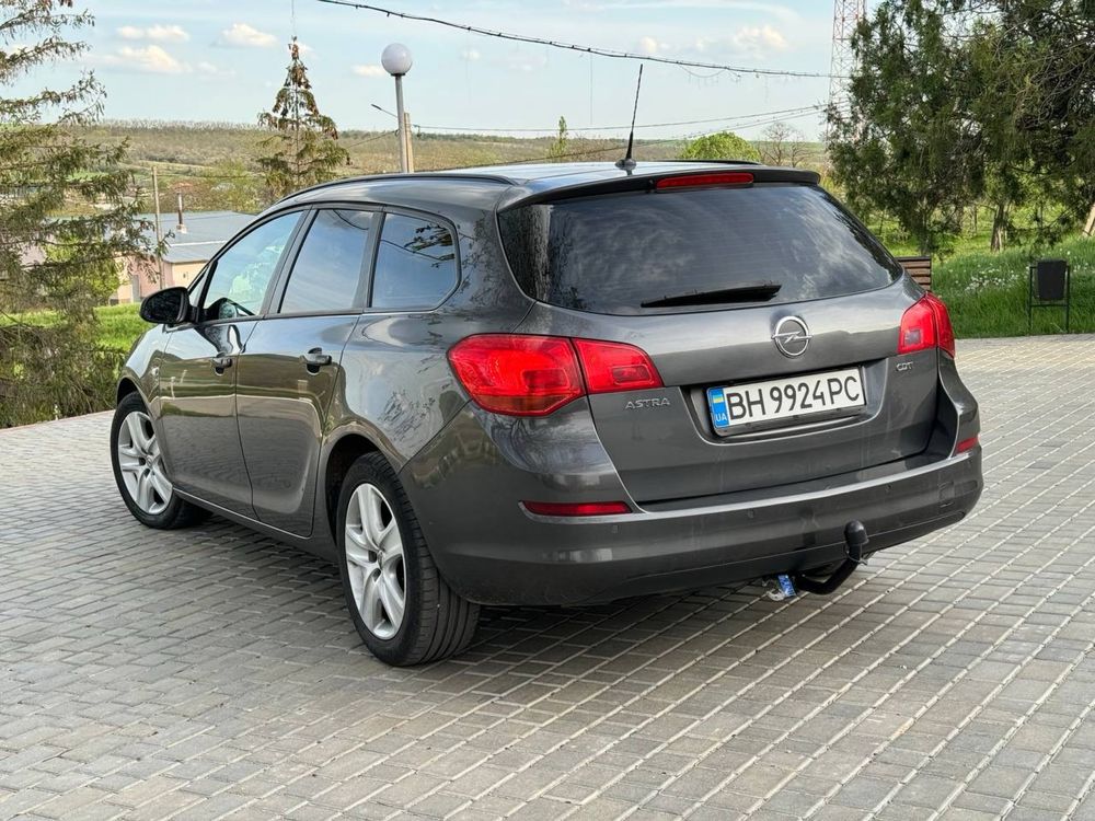 Продам авто Opel Astrs J Sport