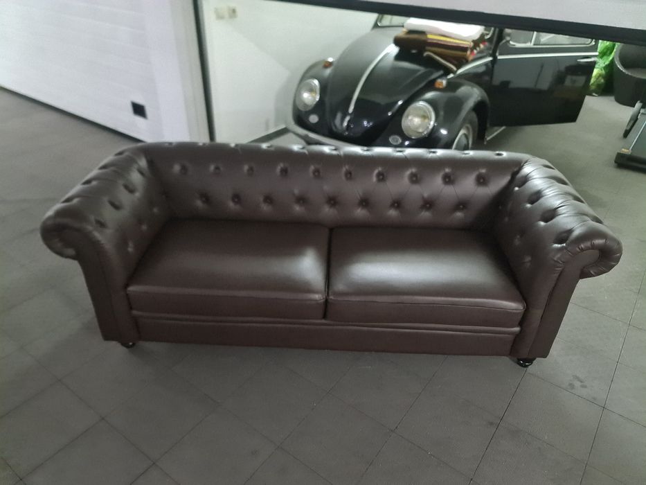 Sofá Chesterfield 2 lugares em pele