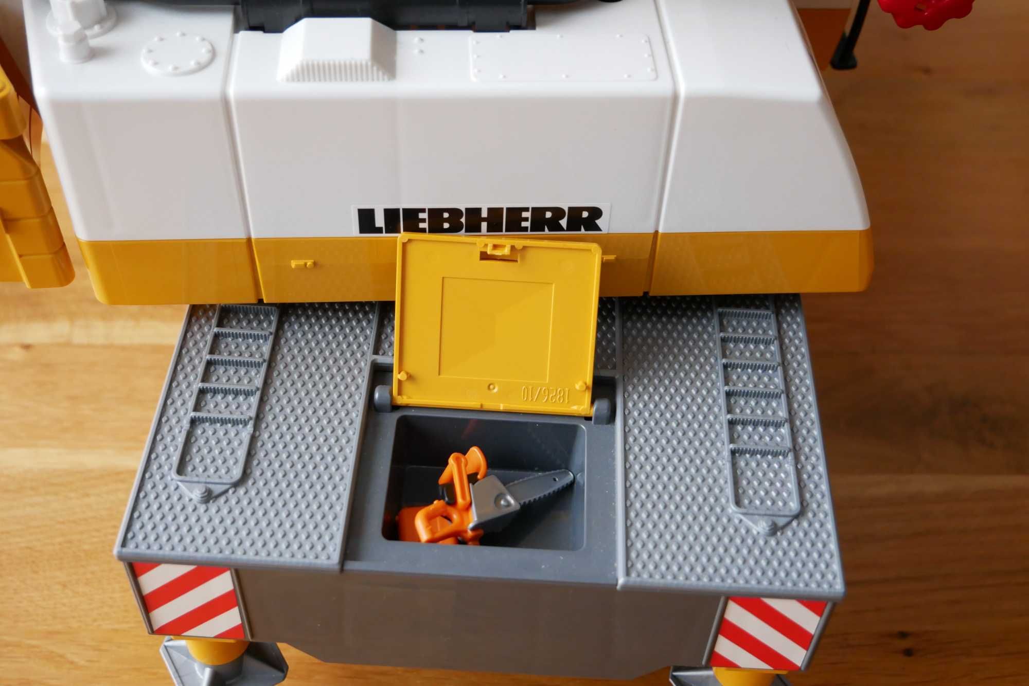Bruder 03571 Scania Super z żurawiem Liebherr, z modułem dźwiękowym