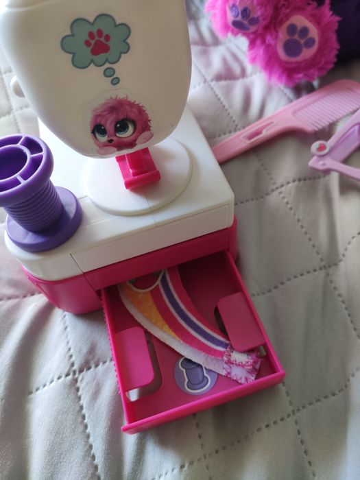 Pluszak z maszyną do szycia little live pets