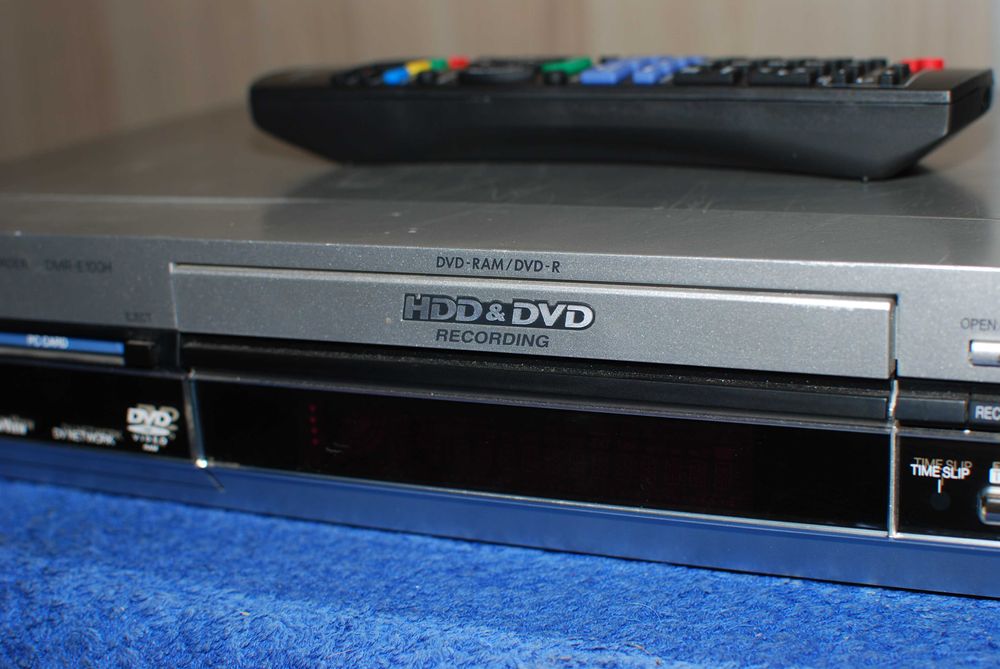 Nagrywarka DVD z Dyskiem twardym Panasonic DMR-E100HEG  z pilotem