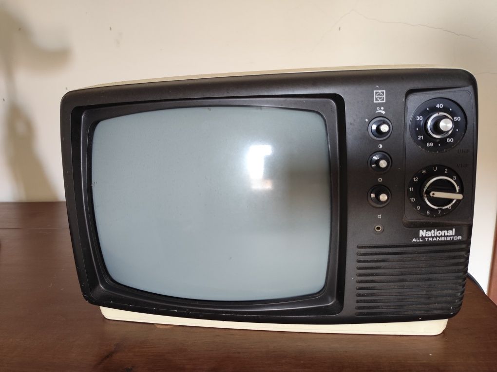 Televisão vintage anos 70 a funcionar