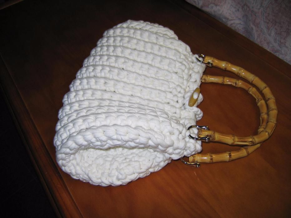 Mala em tecido de  trapilho