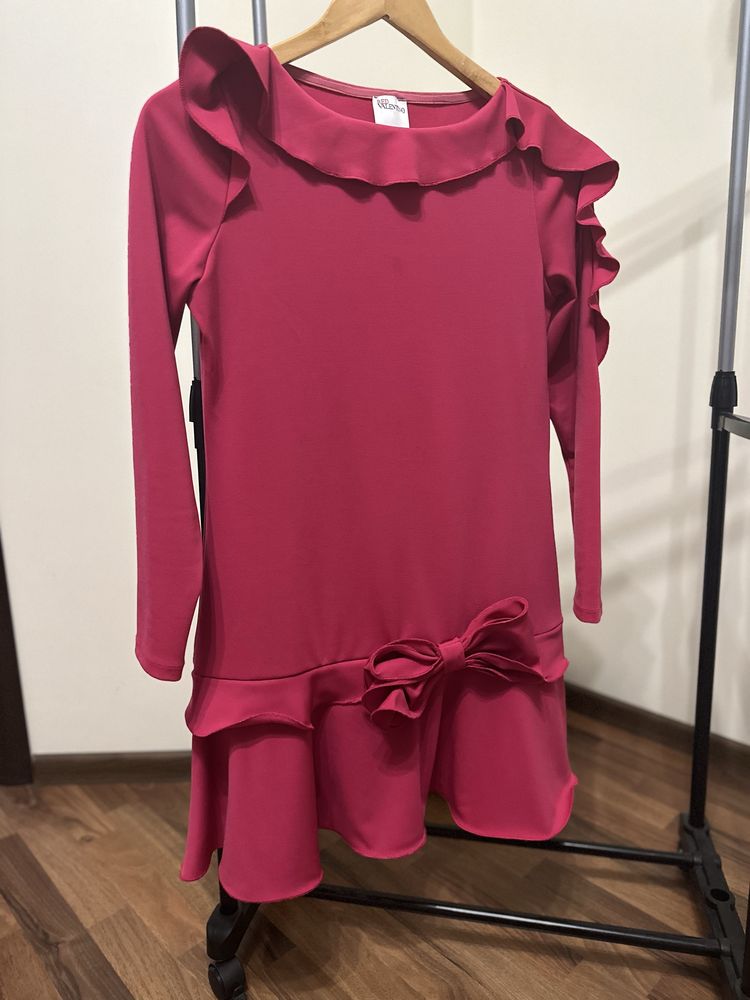 Яскрава сукня RED Valentino