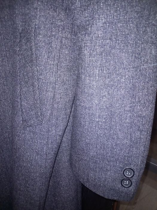 Пальто чоловіче, темно-сірого коліру, повномірного розміру 56р,