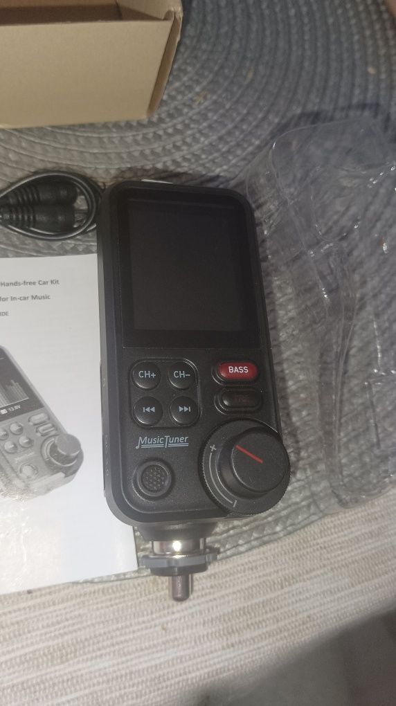 Transmiter FM Bluetooth USB aux ładowarka woltomierz