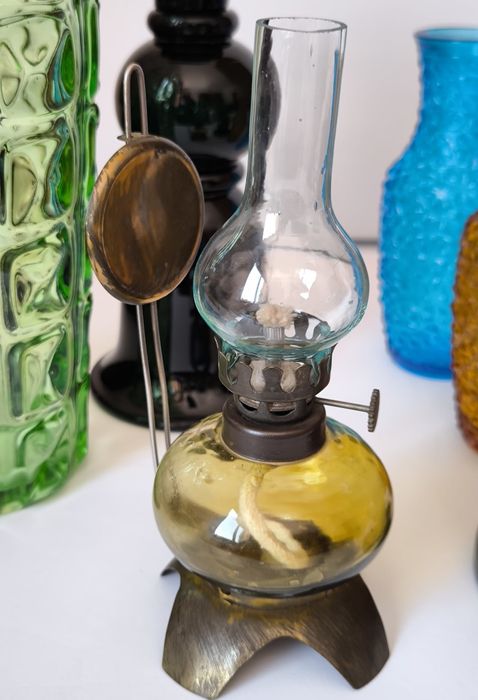 Lampa naftowa piekne stare kolorowe szkło