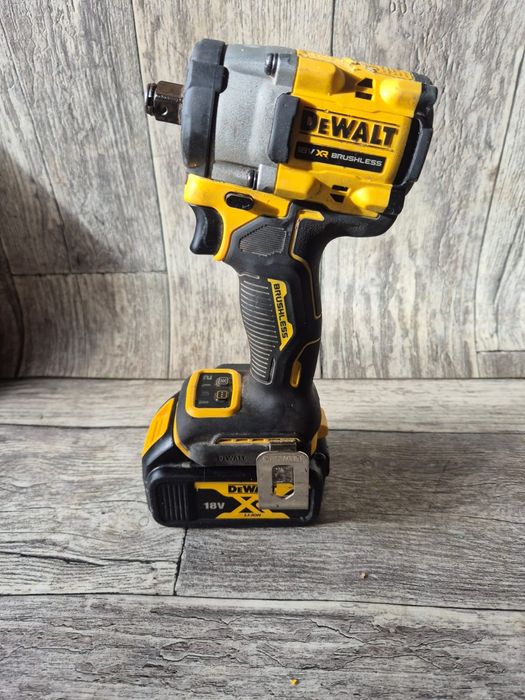 Dewalt DCF921 klucz udarowy z baterią 4ah