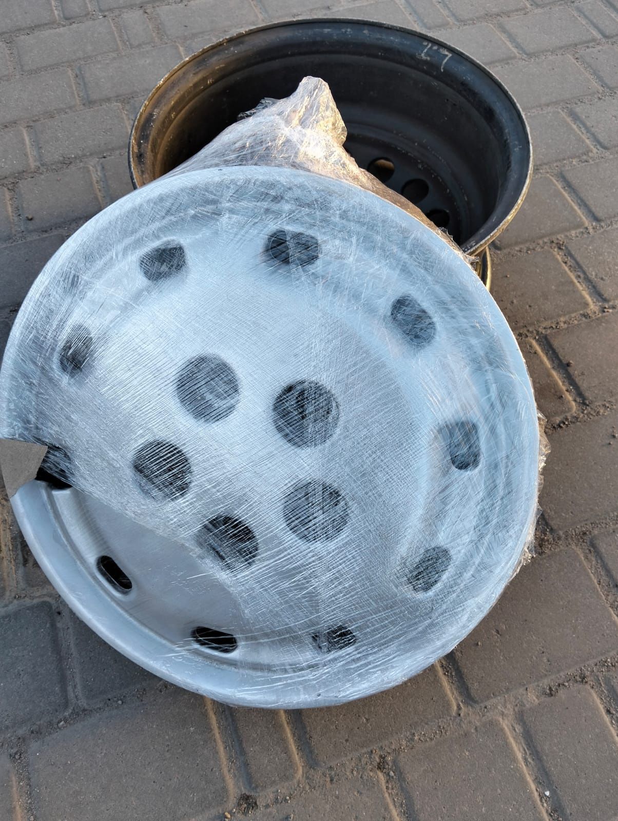 Диски R 15 120-5 R 15 та ковпаки БМВ