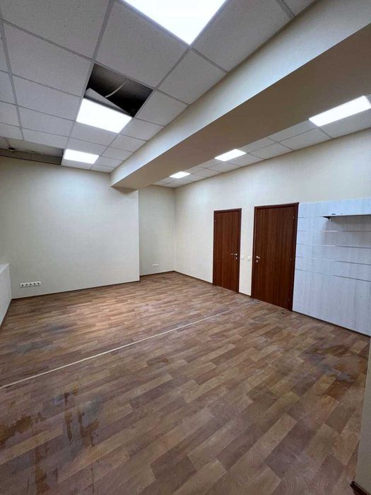 Продам офисное момещение. Отличная локация. Левый берег