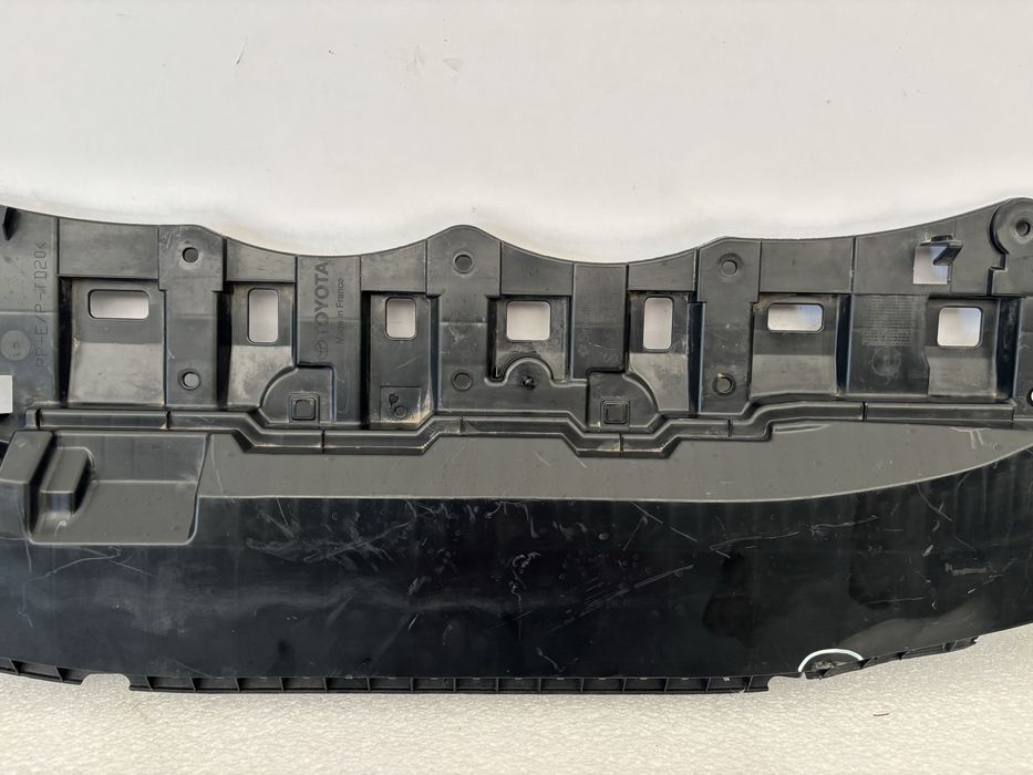 Toyota Yaris Cross 20- płyta osłona pod zderzak zderzaka przód dolna