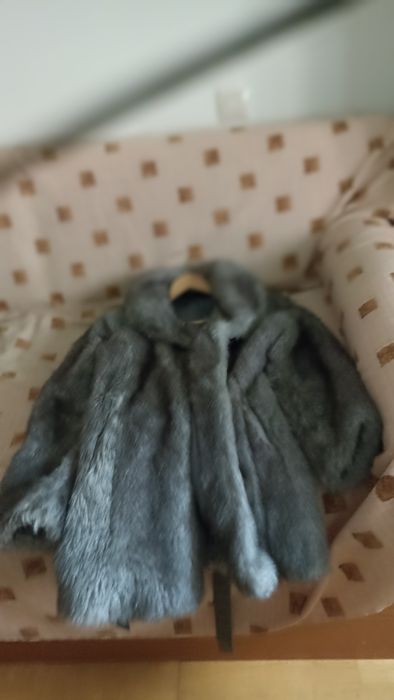 Casaco pelo 3/4 cinza.
