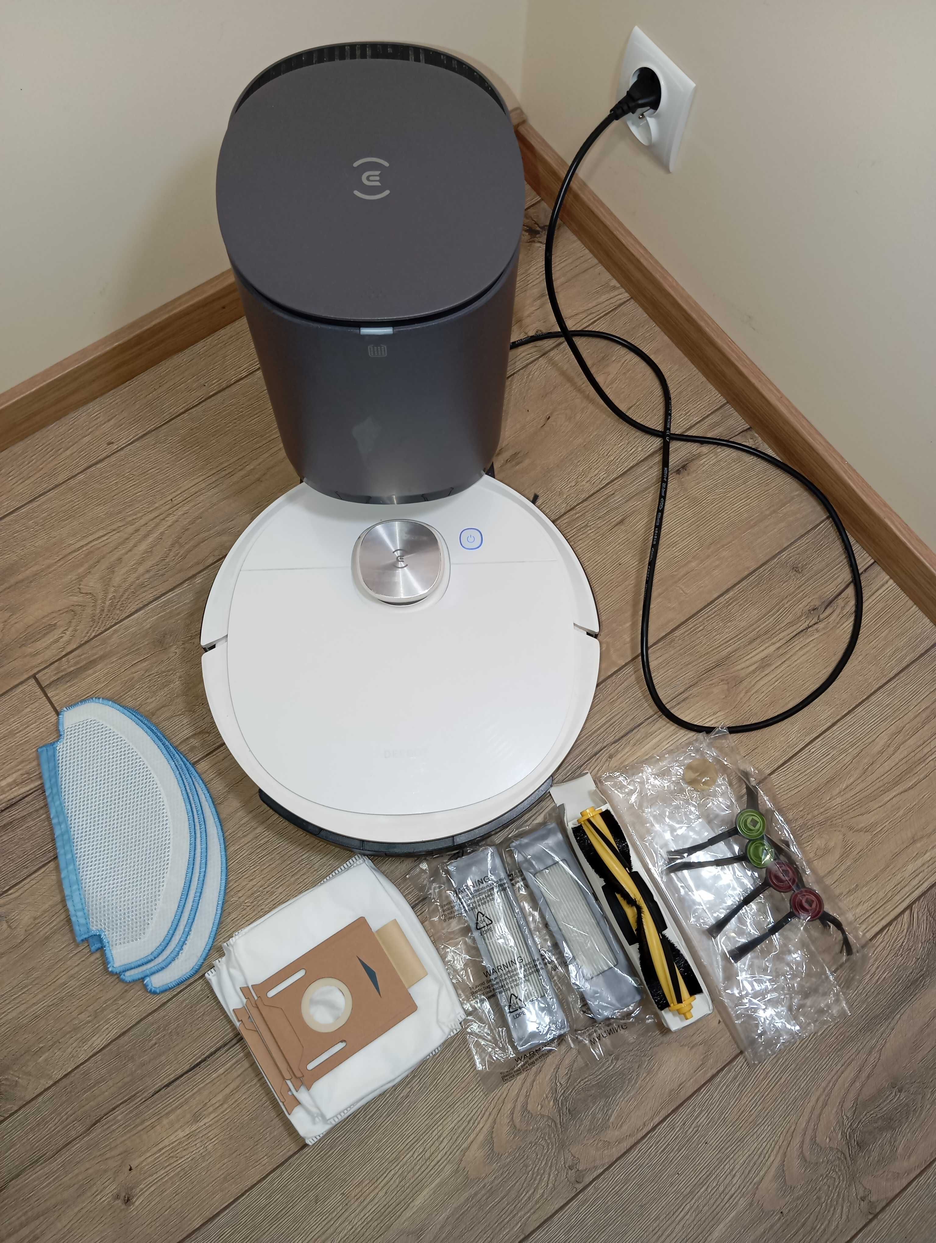 Inteligentny robot sprzątający i mopujący ECOVACS DEEBOT OZMO T8+