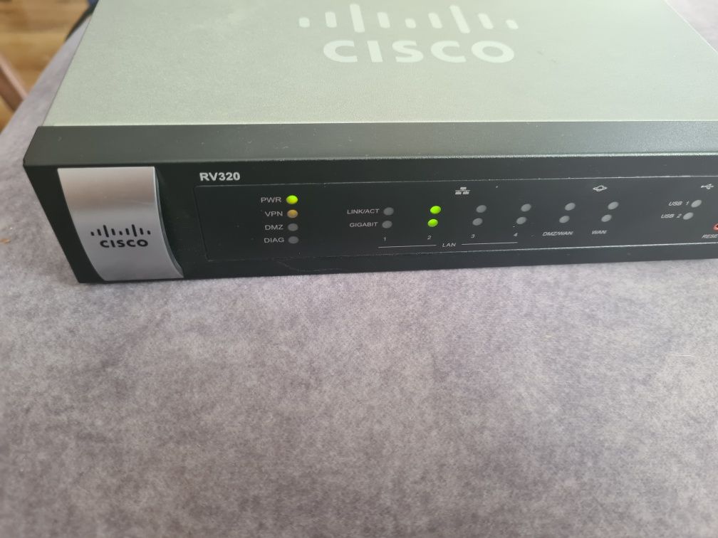 Router Cisco RV 320