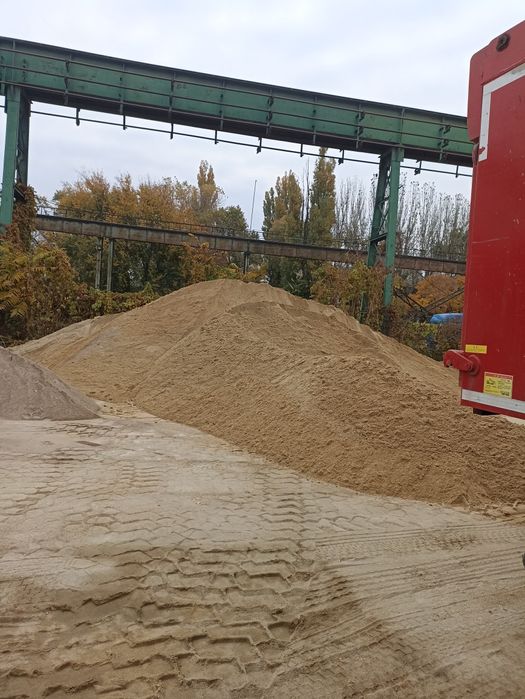 Отсев.
Щебень всех фракций.
Песок всех видов.
Чернозем и глина есть в