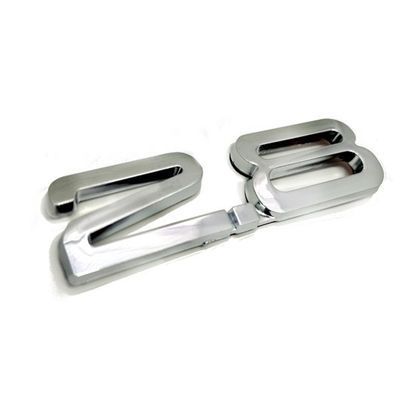 Emblemat Znaczek Logo Napis 2.8 82X24Mm Pojemność