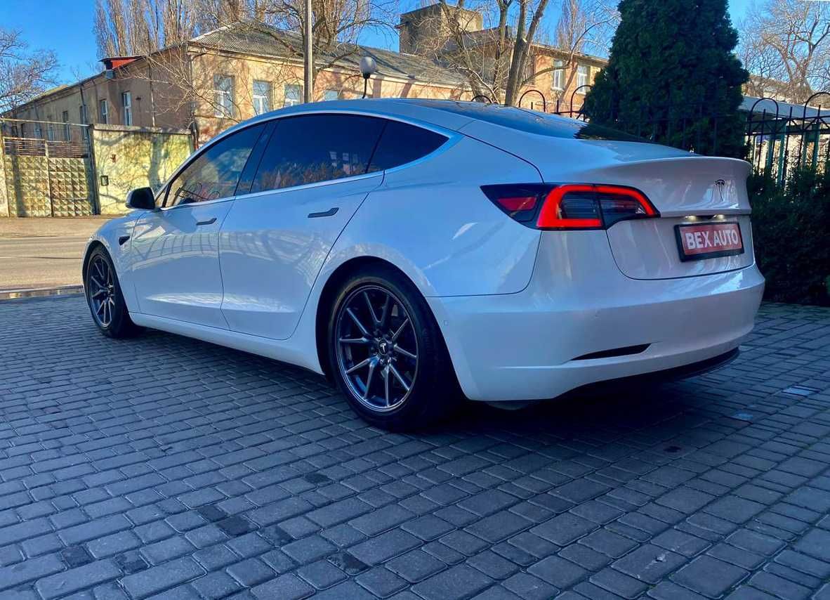 Tesla Model 3 2019 75 кВт 500 км