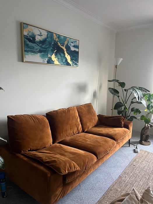 Sofá em veludo amarelo torrado – Loja Gato