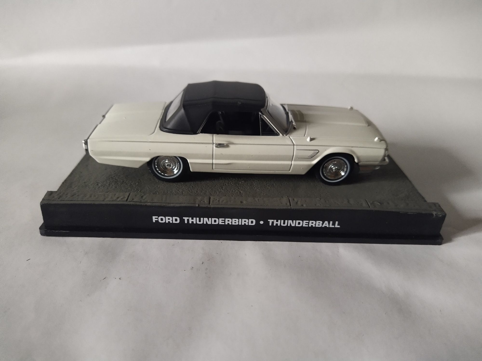 Ford Thunderbird Thunderball James Bond collection Skala 1:43 Eaglemos