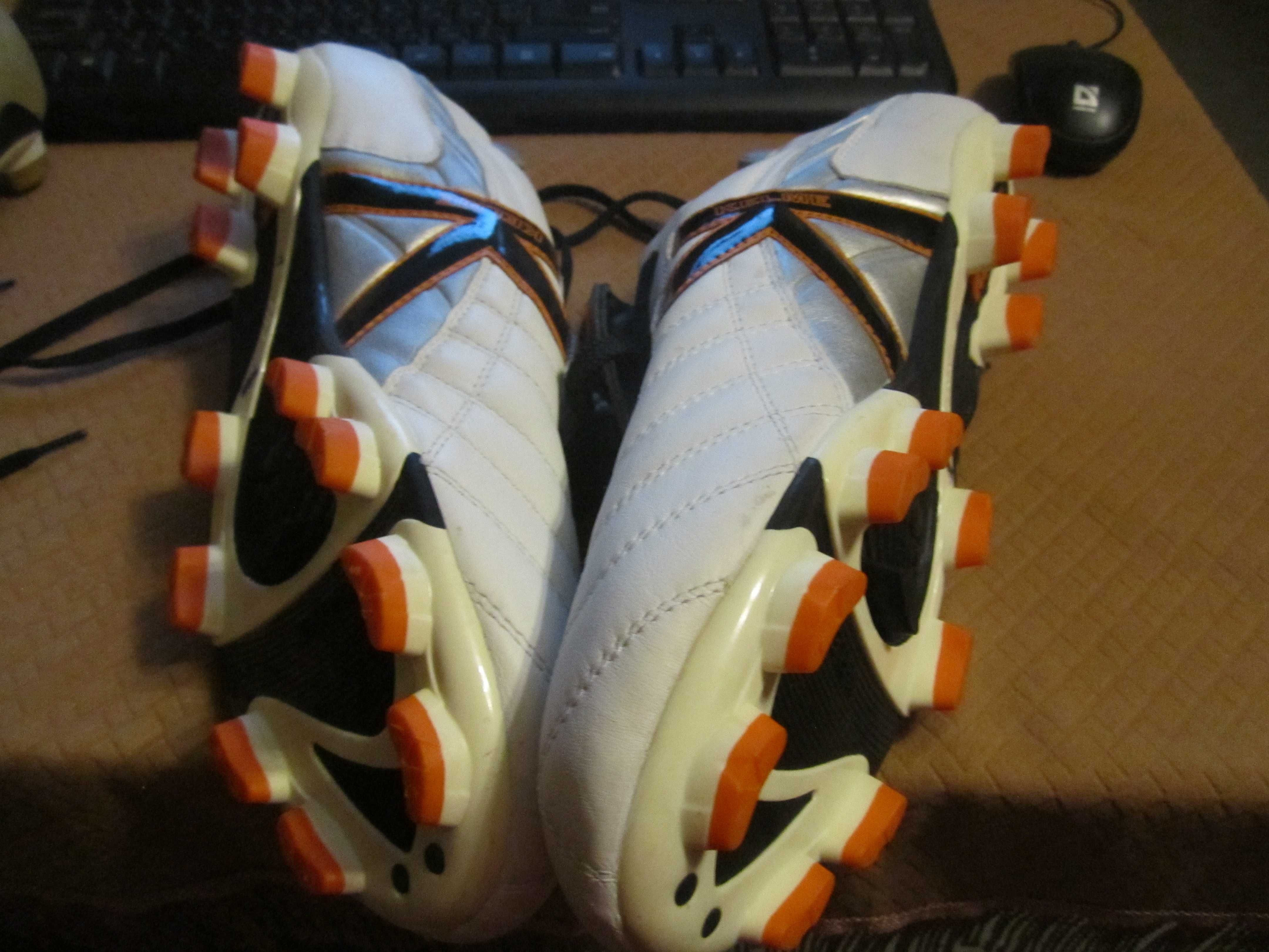 Профессиональные кожаные бутсы KELME 46-47 размера