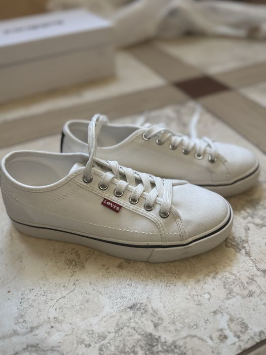 Levis кеди.