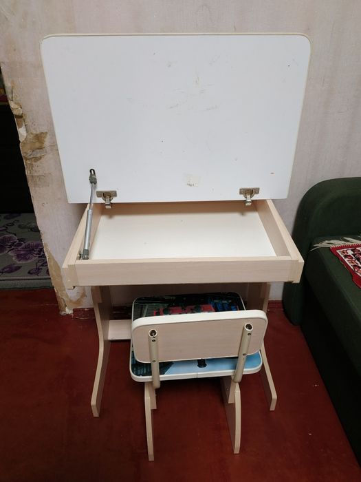 Письменный стол, парта, Зростаючі меблі стіл та стілець, растущий стол