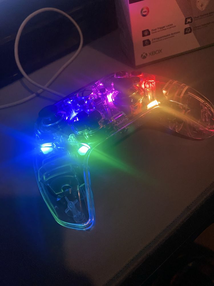 Comando Xbox HyperX Clutch Gladiate RGB