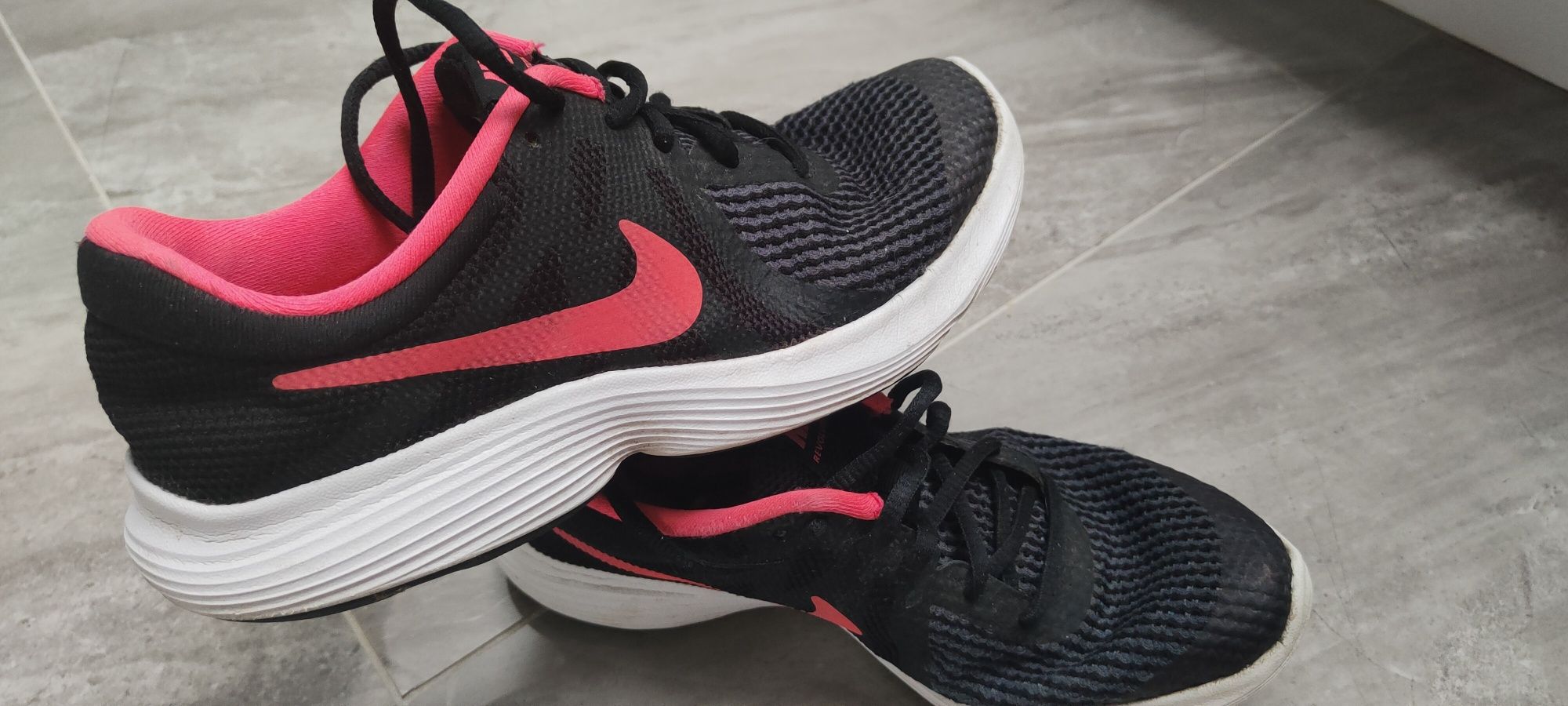 Buty sportowe NIKE r. 5,5 / 38,5