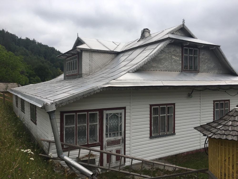 Будинок з земельною ділянкою