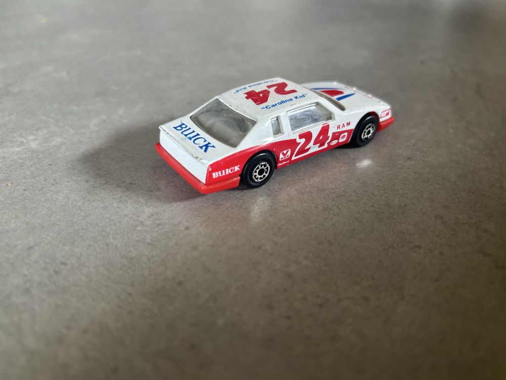 Model Resorak Maisto Buick LeSabre Stock Car