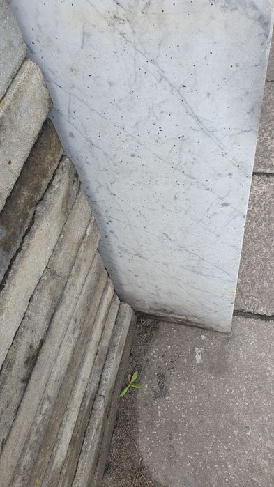 Parapet konglomerat biały marmurowy 3m.