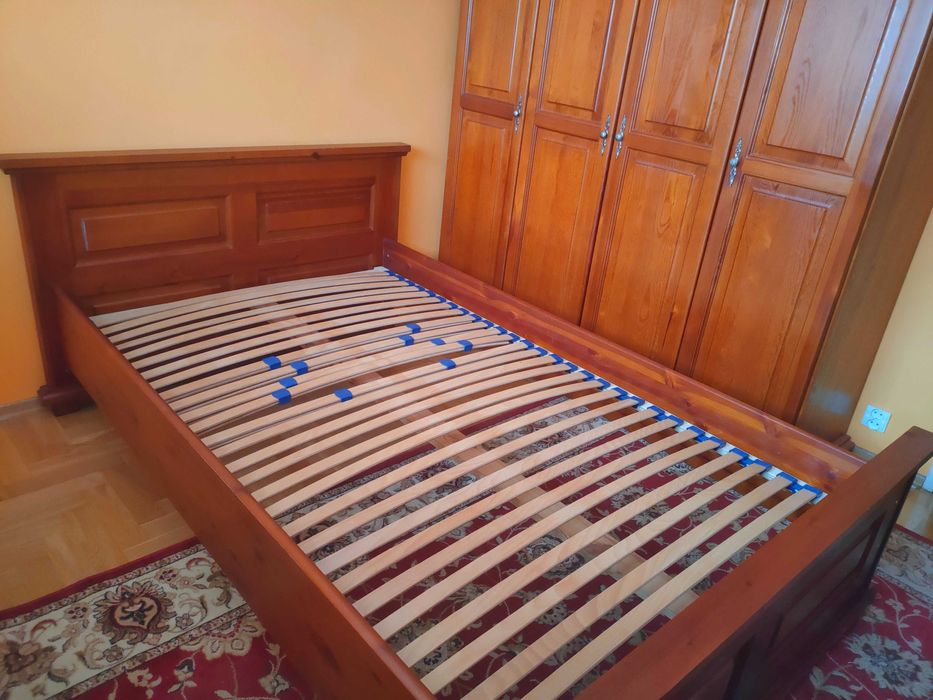 Łóżko drewniane ze stelażem i materacem 120 cm x 200 cm