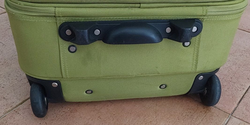 MALA DE PORÃO COM TROLLEY. Casa,Viagens,Arrumação,Mudanças,Passeio.