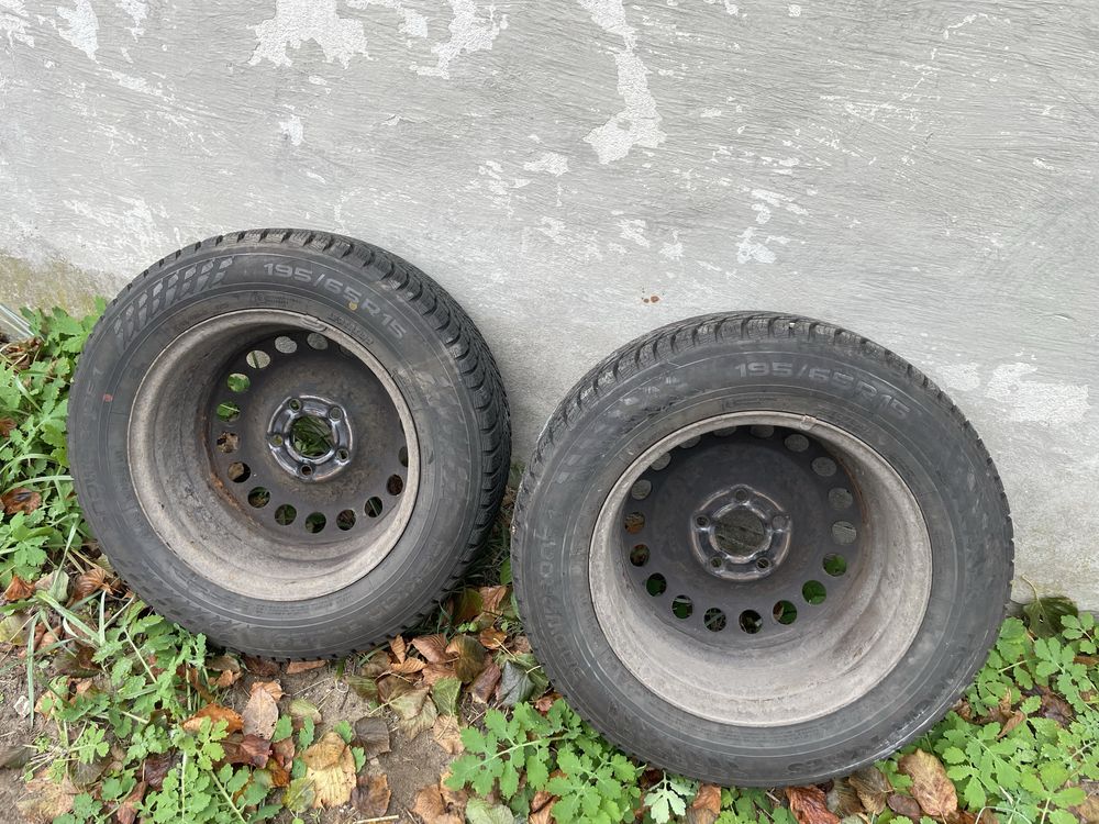 Prawie nowe opony Nokian 195/65 R15 2023 zimowe na felgach, całe koła