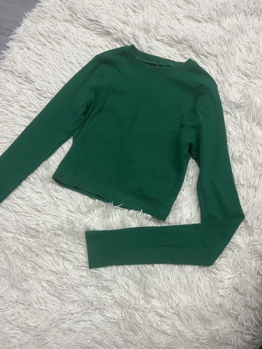Кофта облягаюча зелена