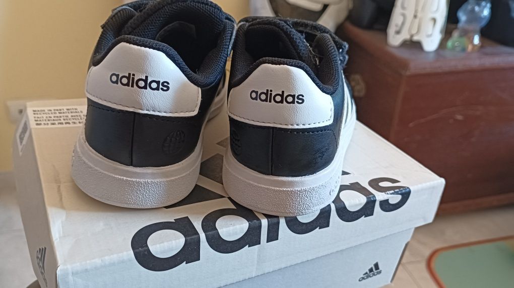 Tenis menina Adidas
