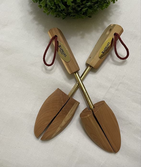 Кедрові колодки,деревʼяні формотримачі  бренда raphael cologne 38-39