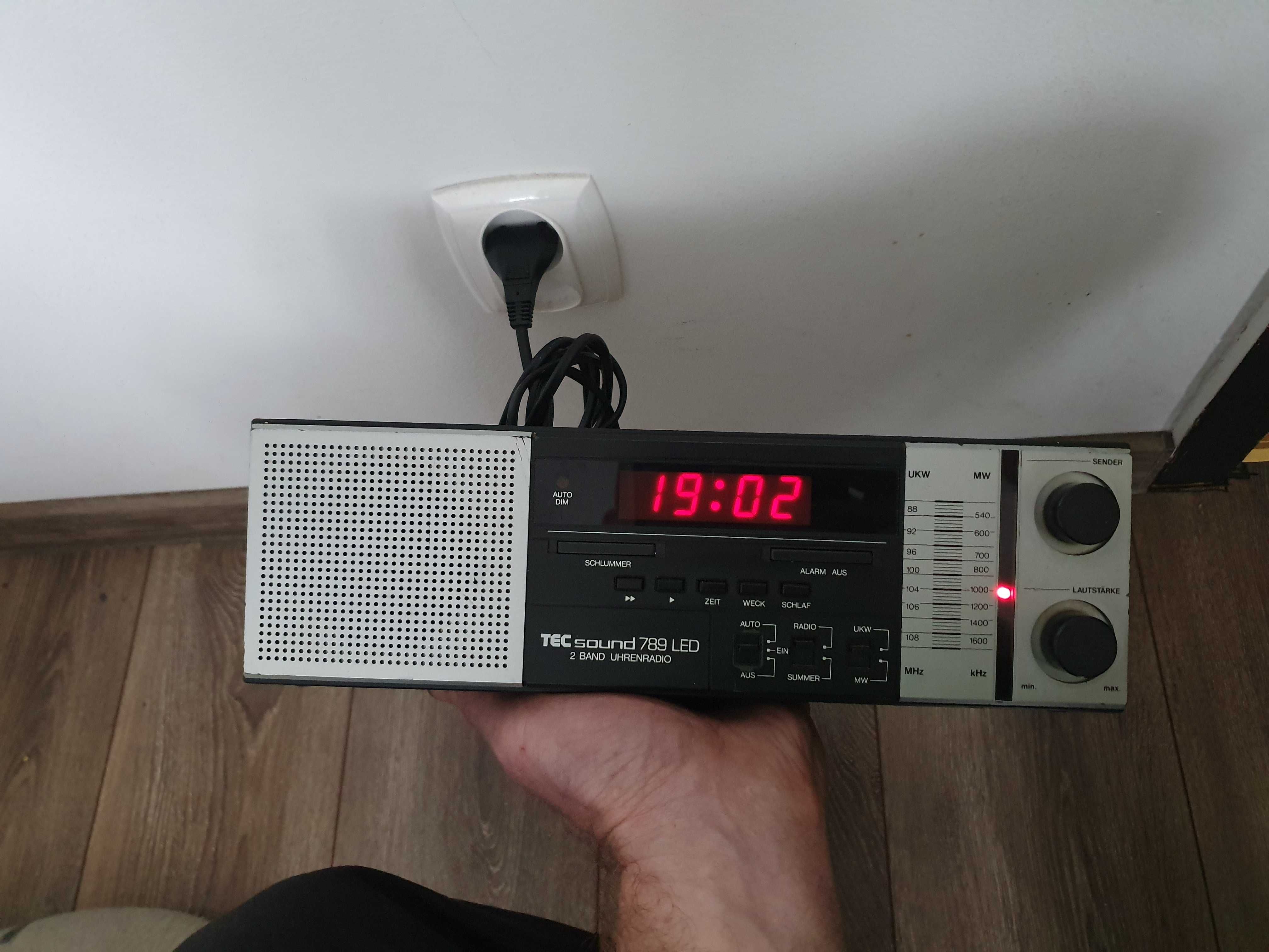 Stary zabytkowy radiobudzik TEC 789 led 1985r