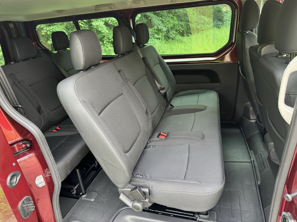 Wynajem busów - Renault Trafic Long 9 os. oraz Ford Turneo Custom 8 os