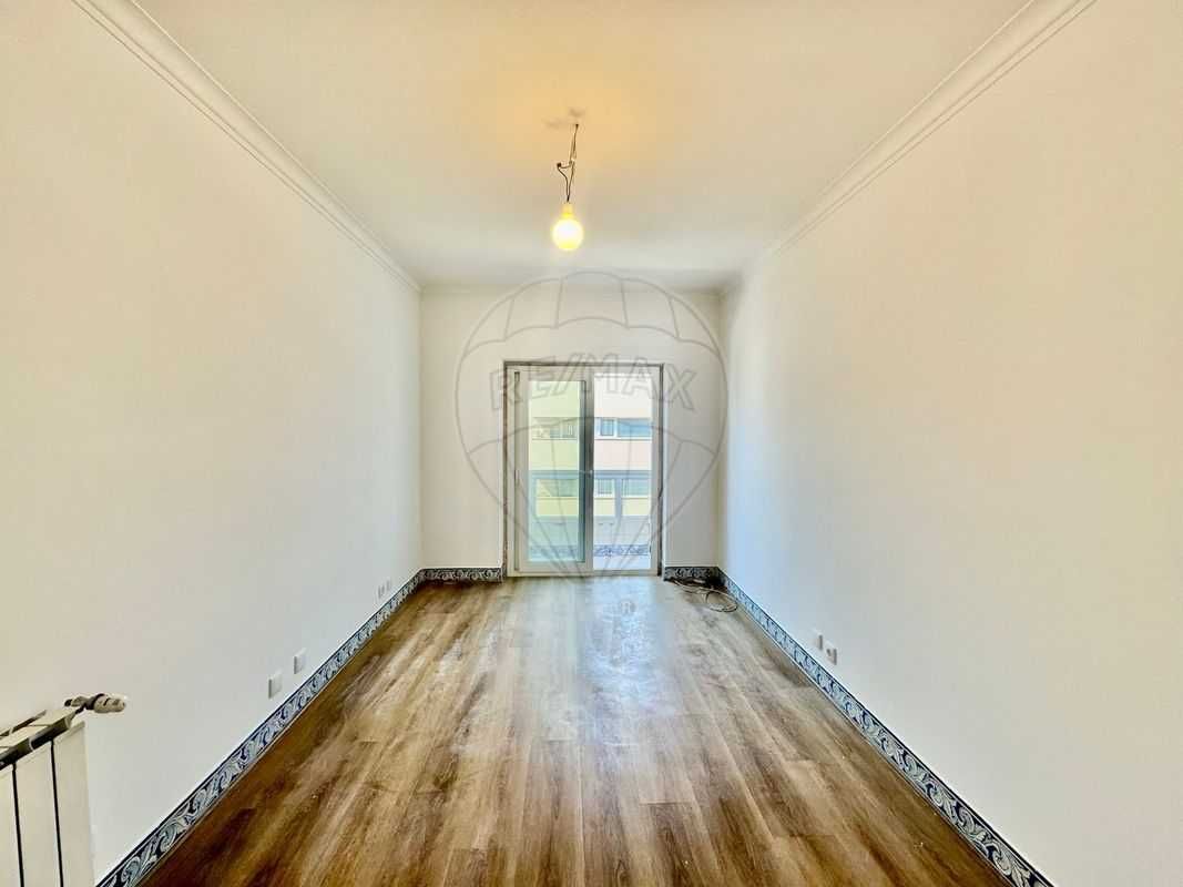 T2 + 1 no centro de Loures remodelado - BAIXA DE PREÇO
