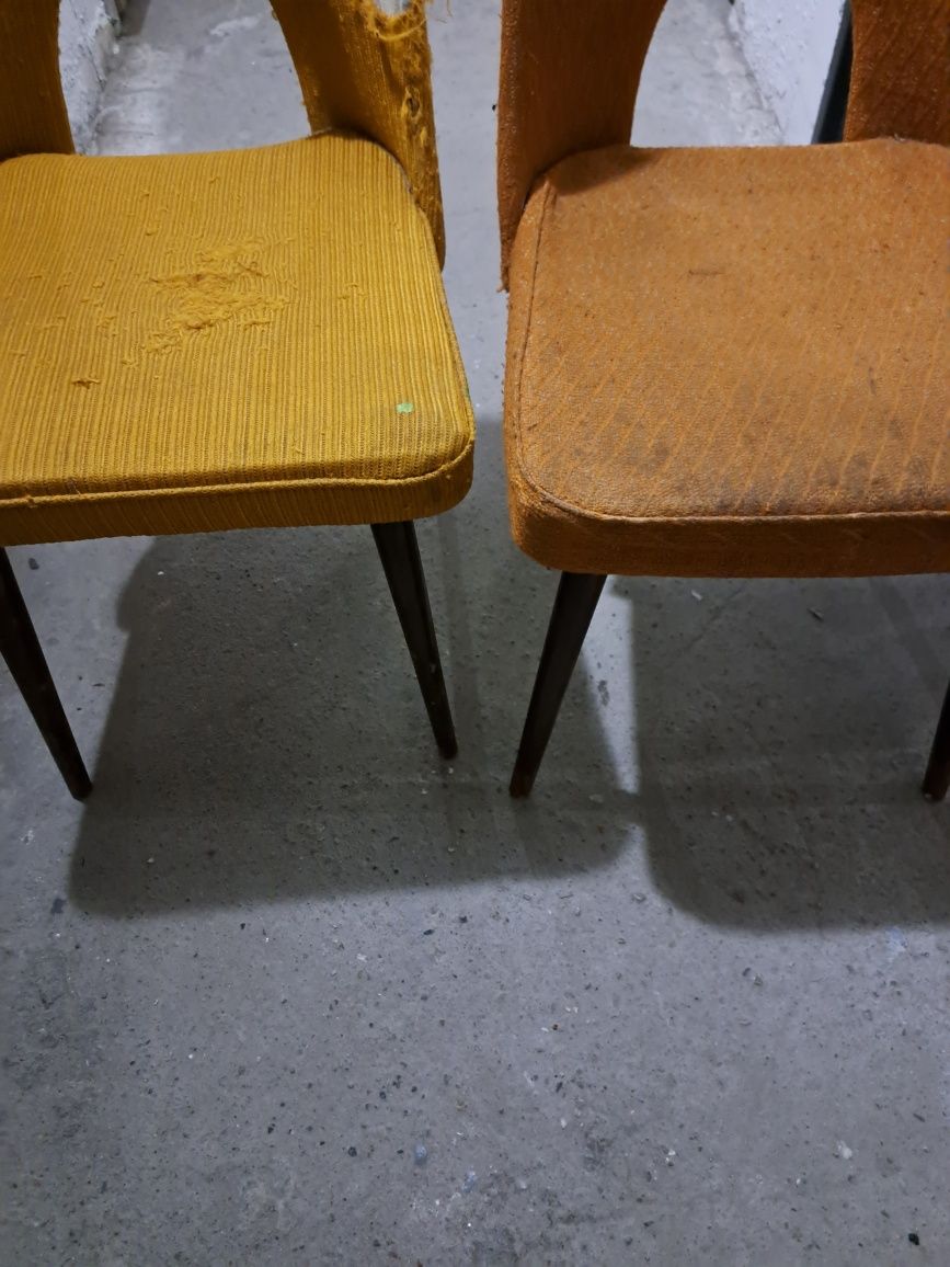 Krzesła muszelki z czasów PRL