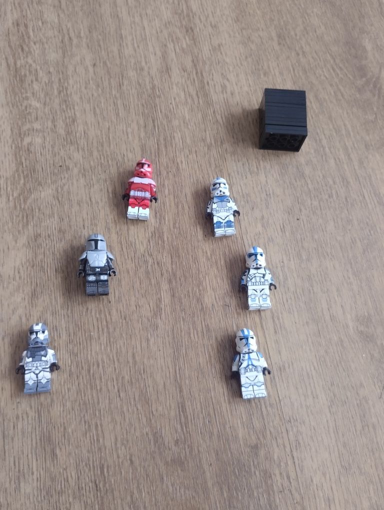 6 figurek jak star wars ( nie LEGO)