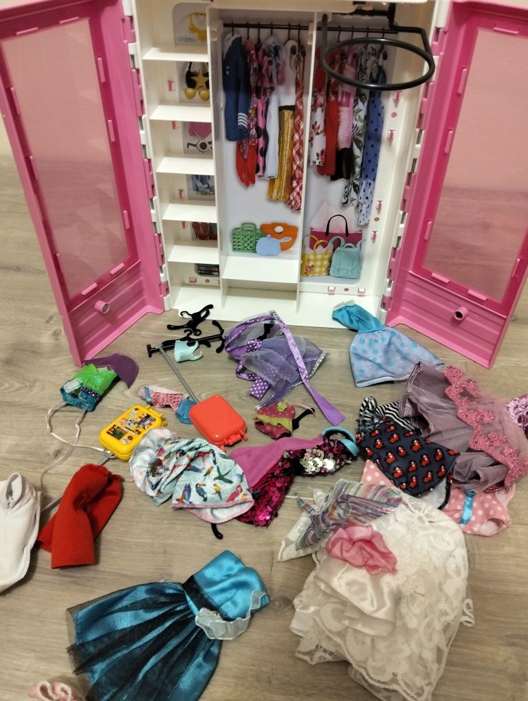 Szafa Barbie na ubranka orginalna + akcesoria