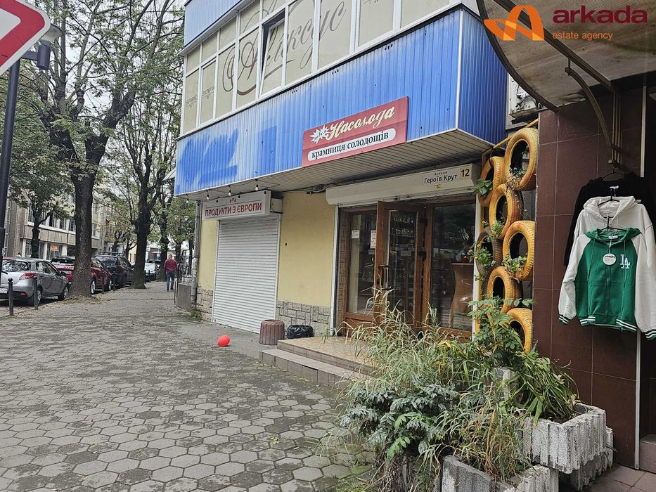 Комерція вул. Героїв Крут (орт. вул Грюнвальська, біля скверу)